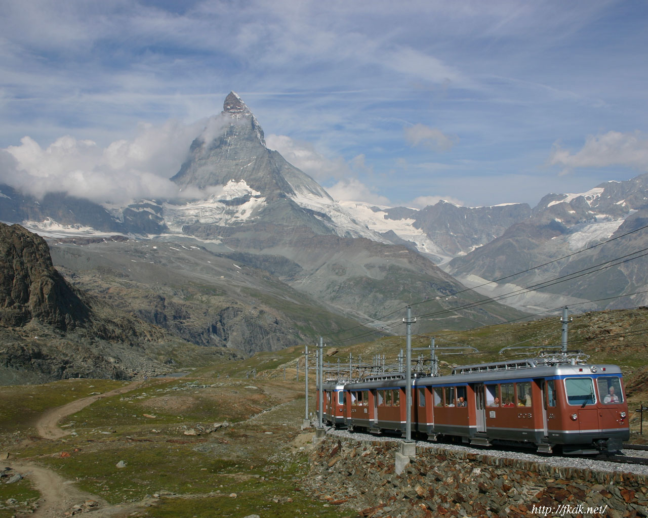 マッターホルンと登山列車の壁紙 風景写真無料壁紙